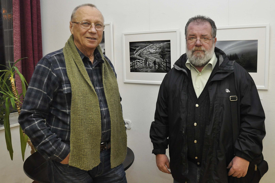 István Virag and Joseph J. Fekete, a regular member of the Hungarian Academy of Arts, in front of the photo 